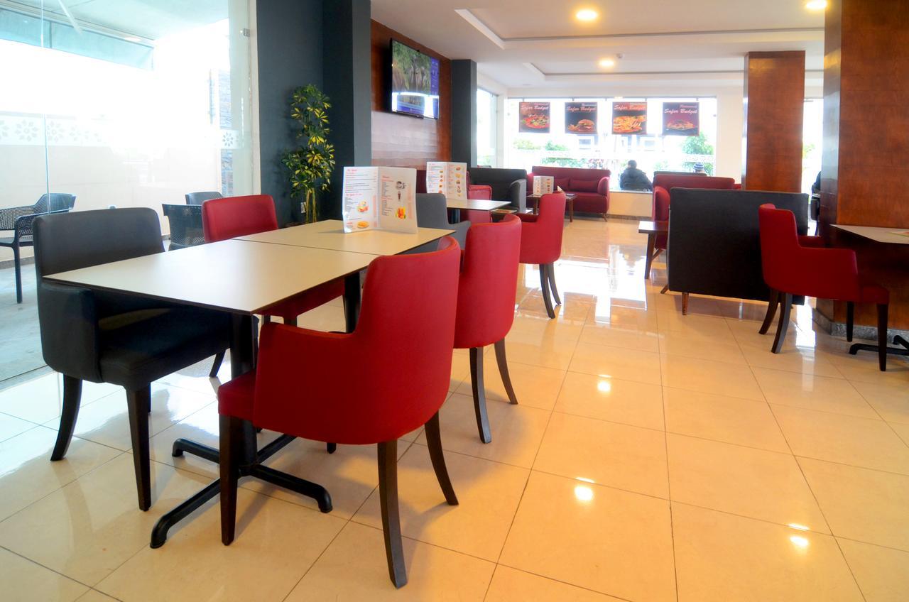 Safar Budget Ajarif ภายนอก รูปภาพ